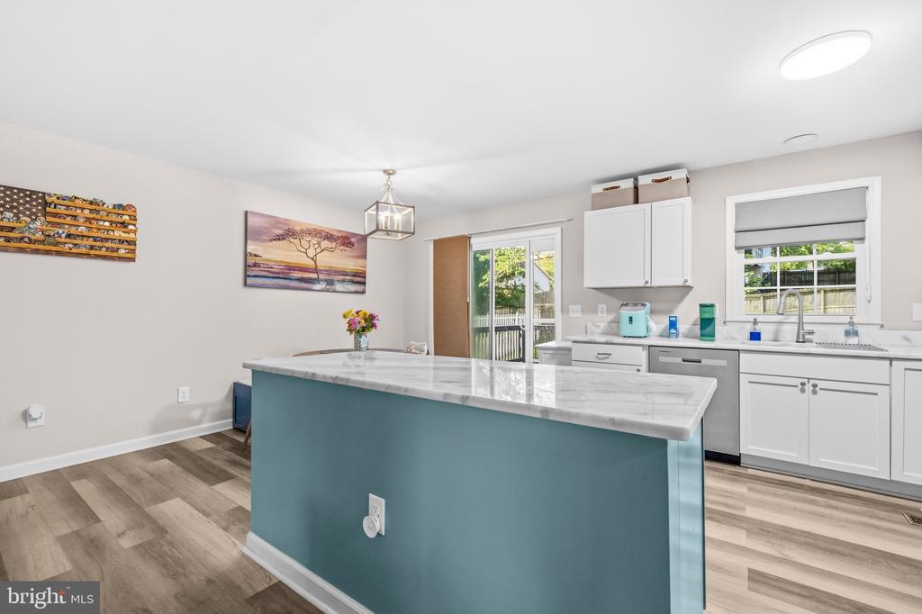 6810 ESTATE LANE