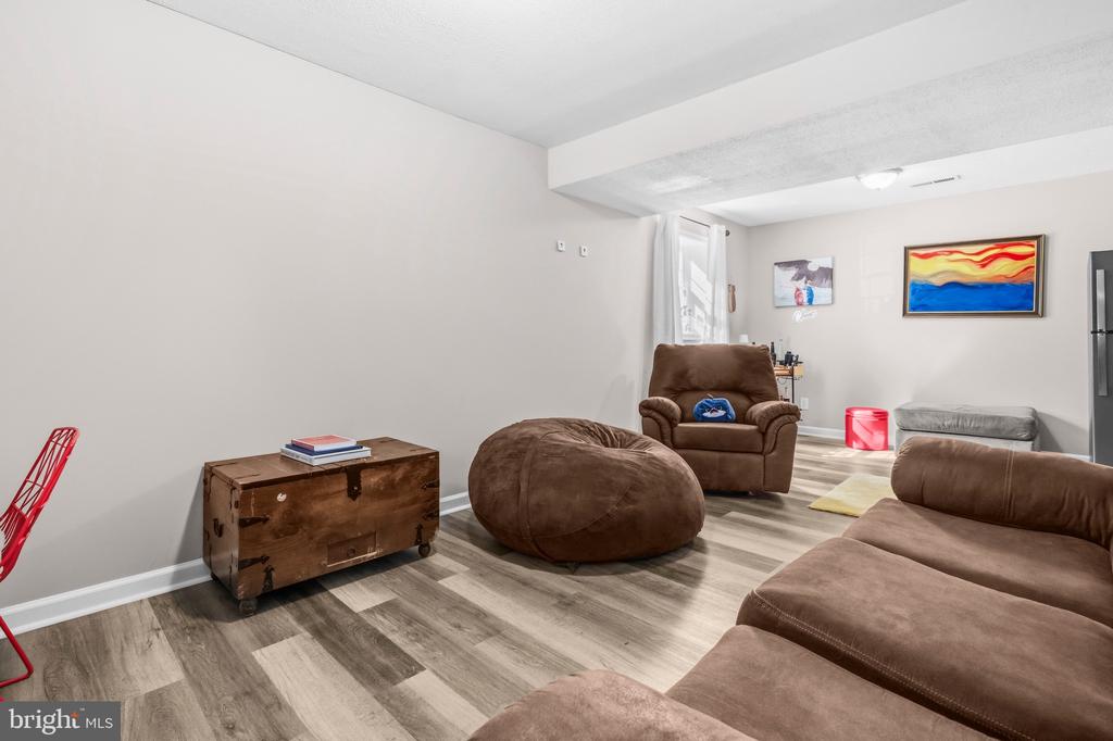 6810 ESTATE LANE
