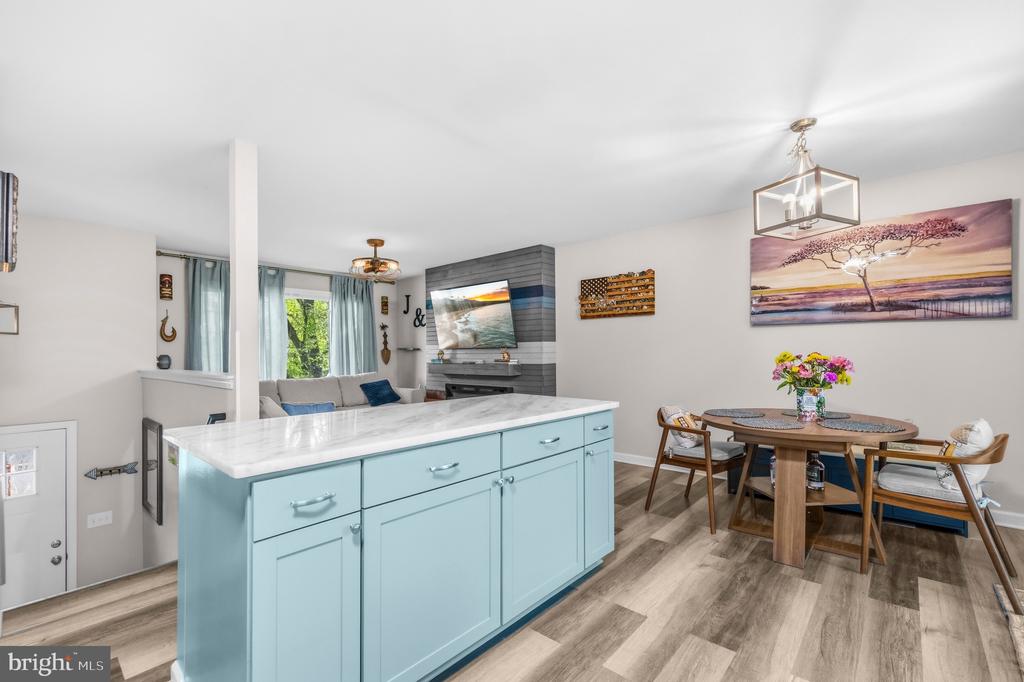 6810 ESTATE LANE