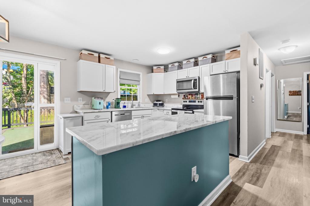 6810 ESTATE LANE