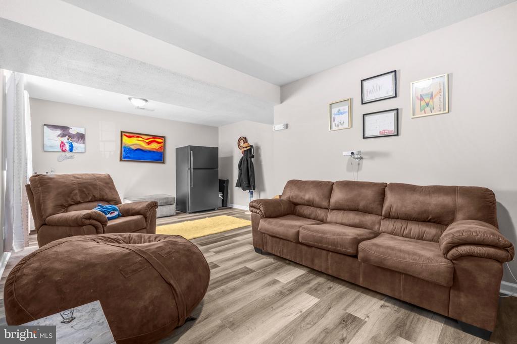 6810 ESTATE LANE