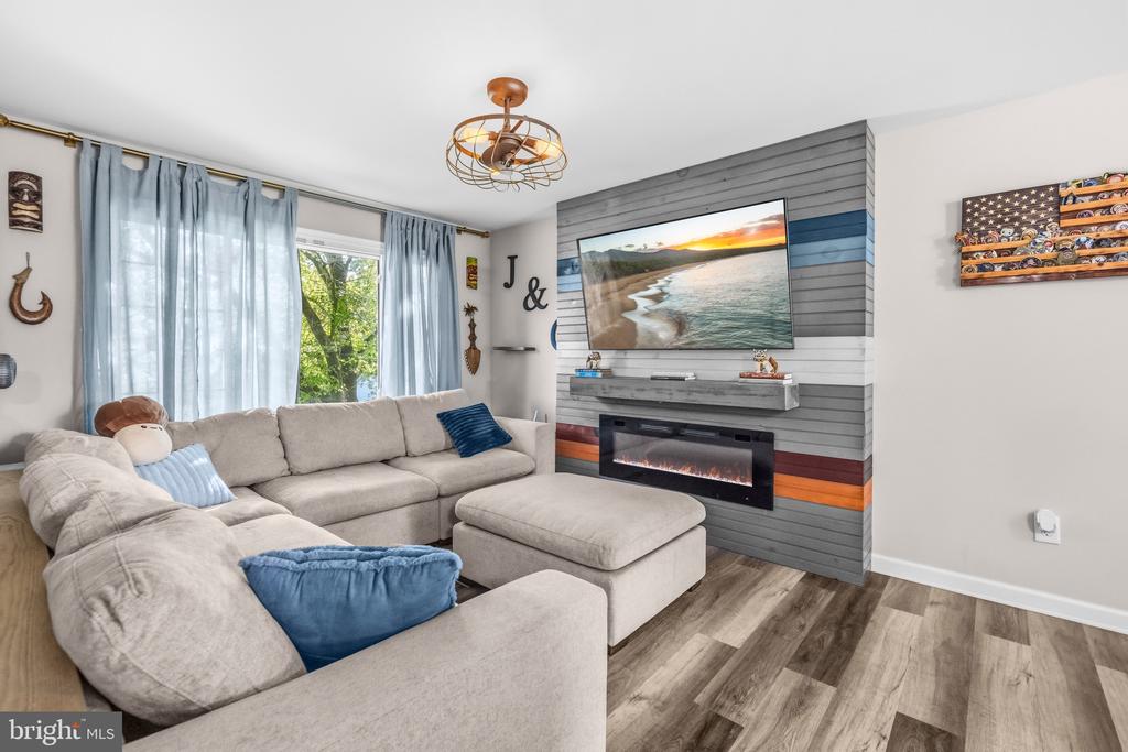 6810 ESTATE LANE