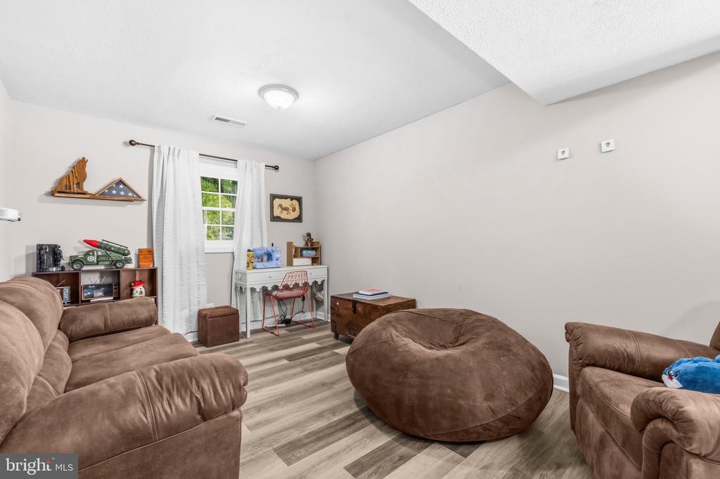 6810 ESTATE LANE