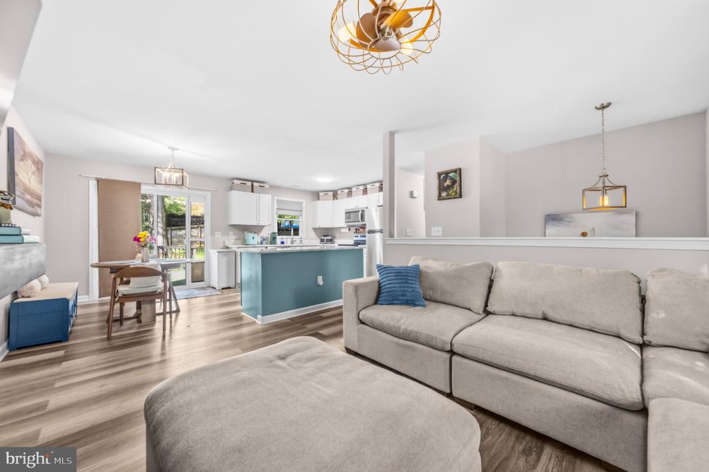 6810 ESTATE LANE