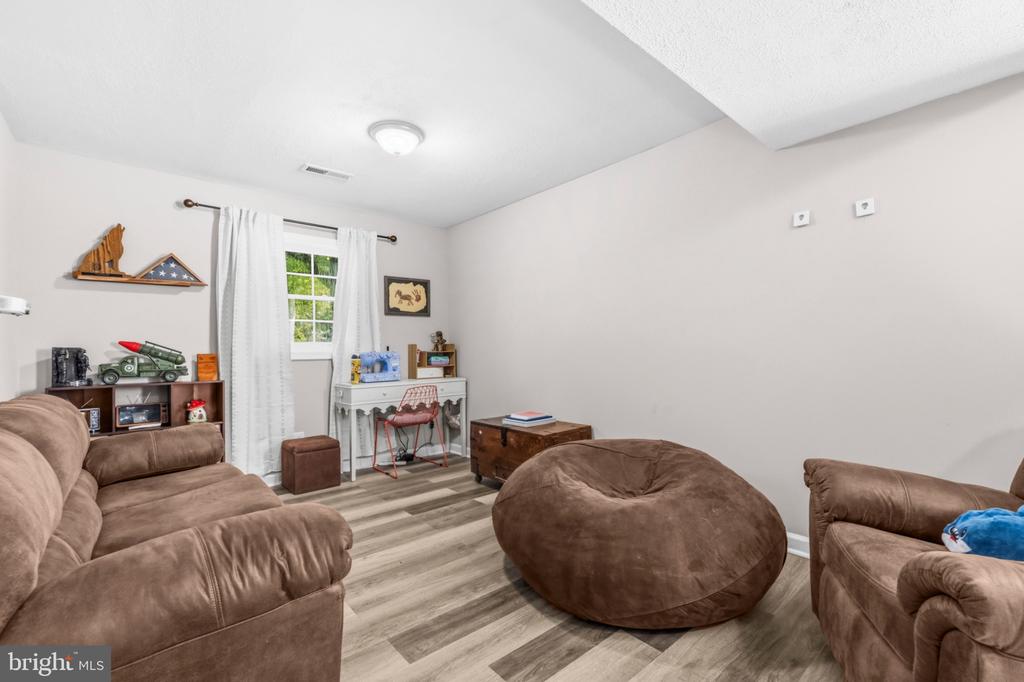 6810 ESTATE LANE