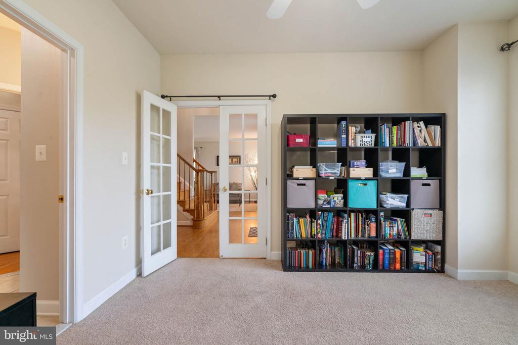 7 Aztec Dr