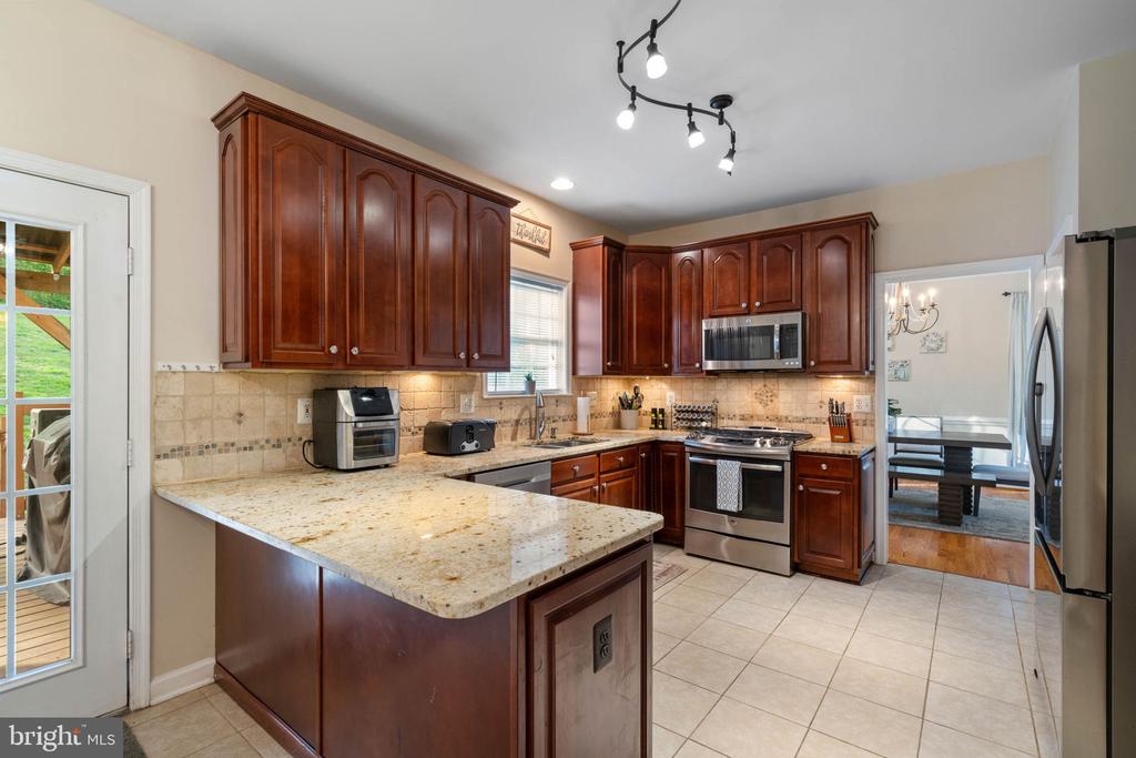 7 Aztec Dr