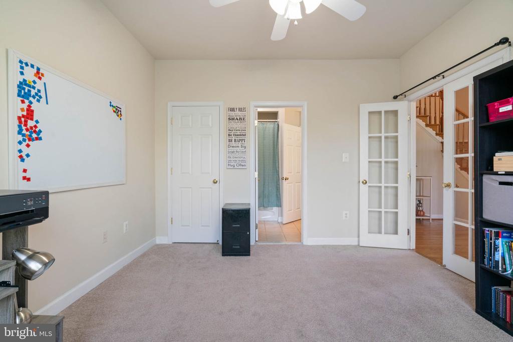 7 Aztec Dr