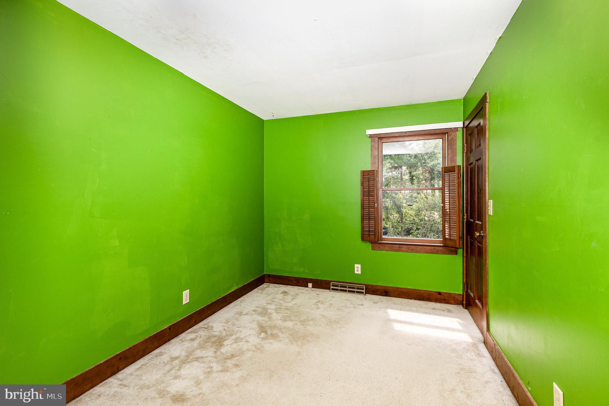 1032 ISABELLA DRIVE
