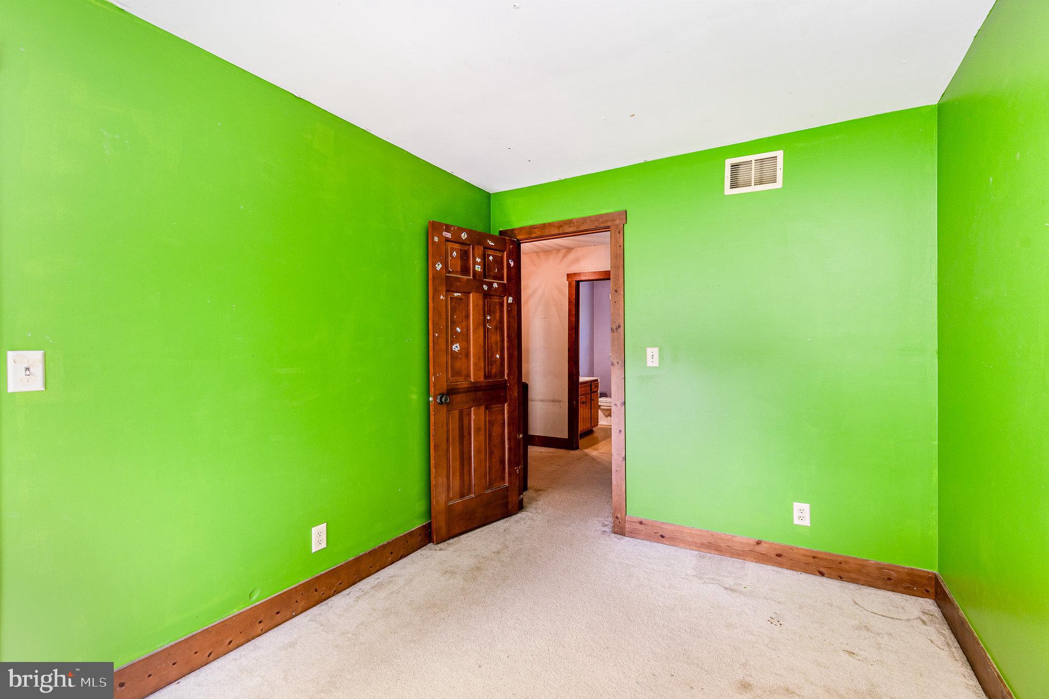 1032 ISABELLA DRIVE