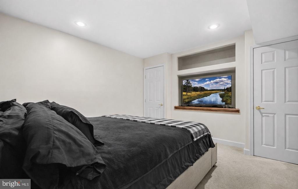 8 CARLSBAD DRIVE