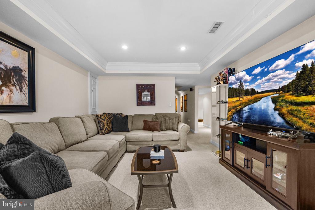 8 CARLSBAD DRIVE