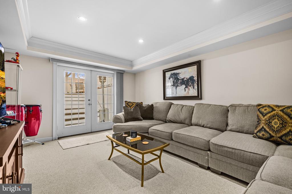 8 CARLSBAD DRIVE