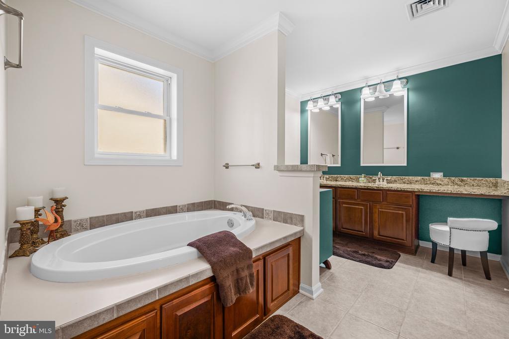 8 CARLSBAD DRIVE
