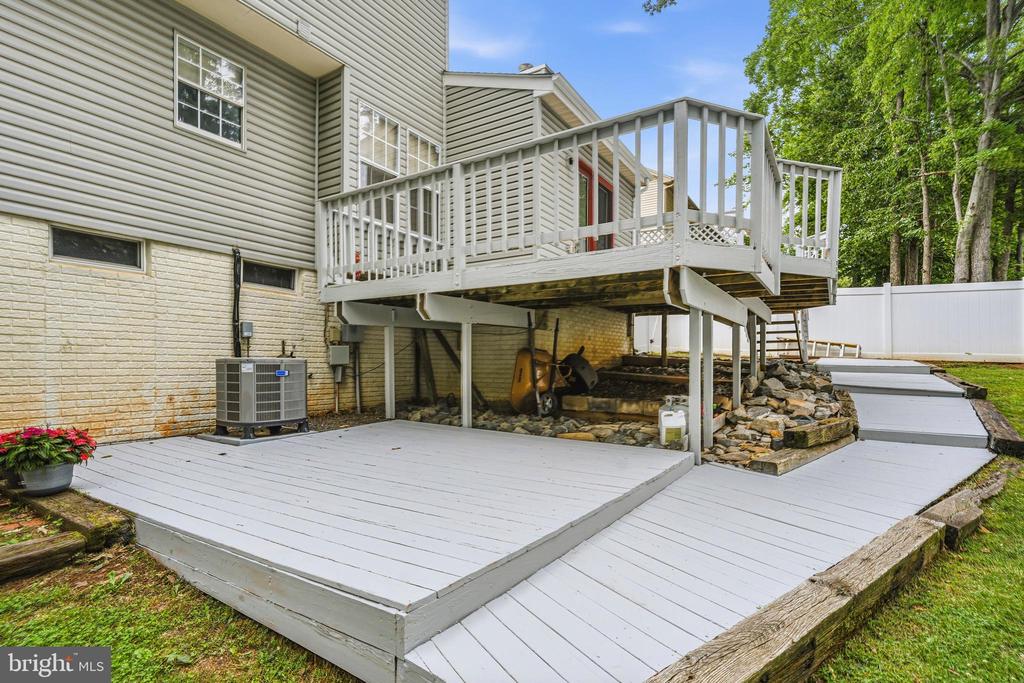 19 ROCKY WAY DRIVE