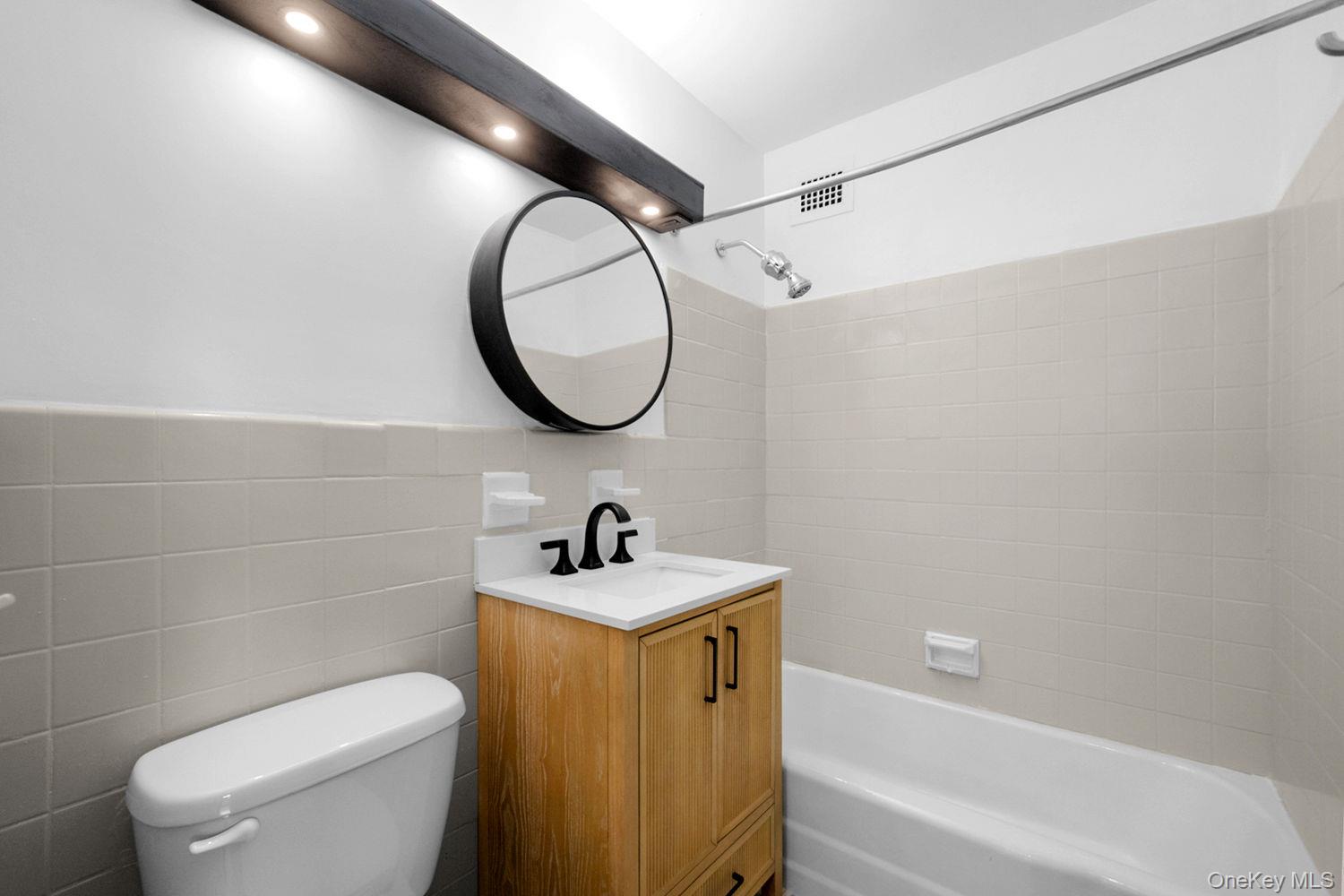 820 Boynton Avenue Unit: 11 K