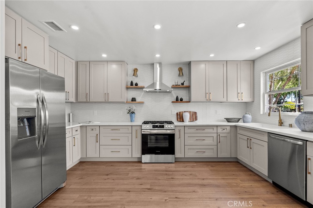 3163 W 170th Street