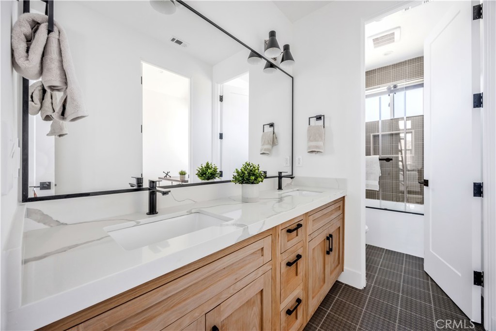 2102 Marshallfield Lane B