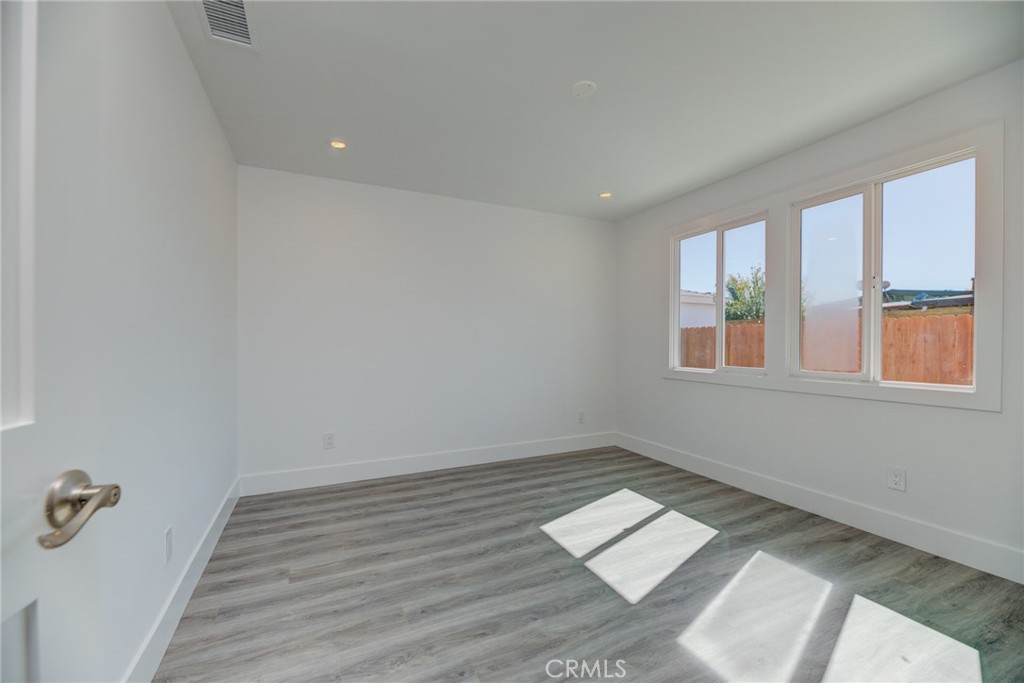4548 W 156th Street