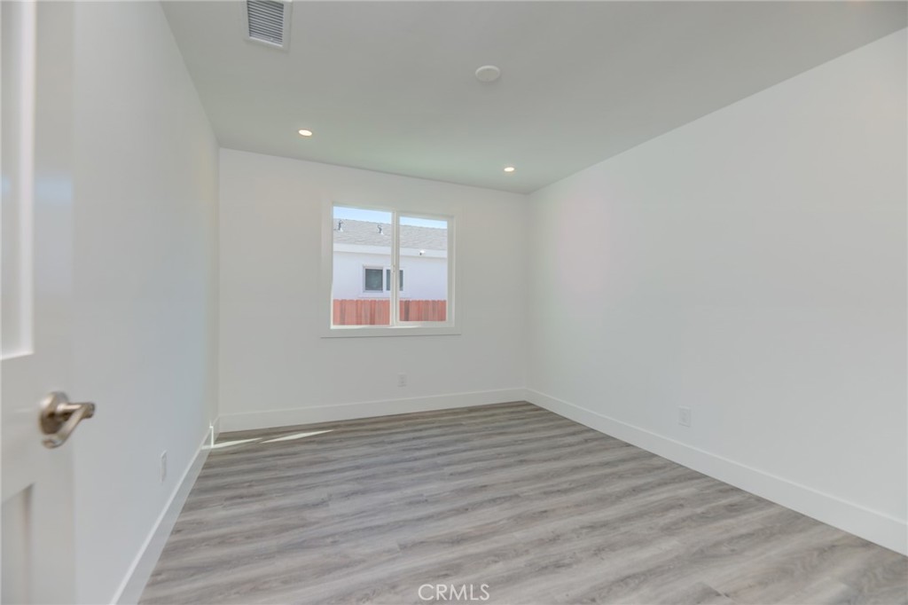 4548 W 156th Street
