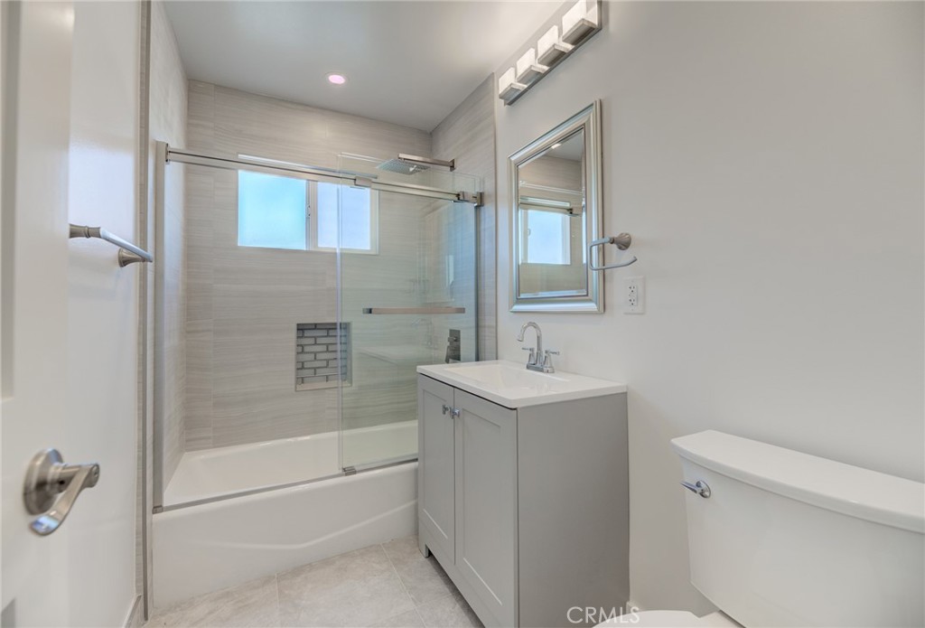 4548 W 156th Street