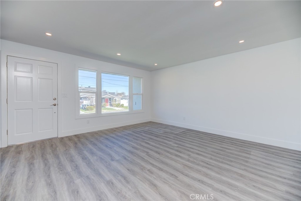 4548 W 156th Street