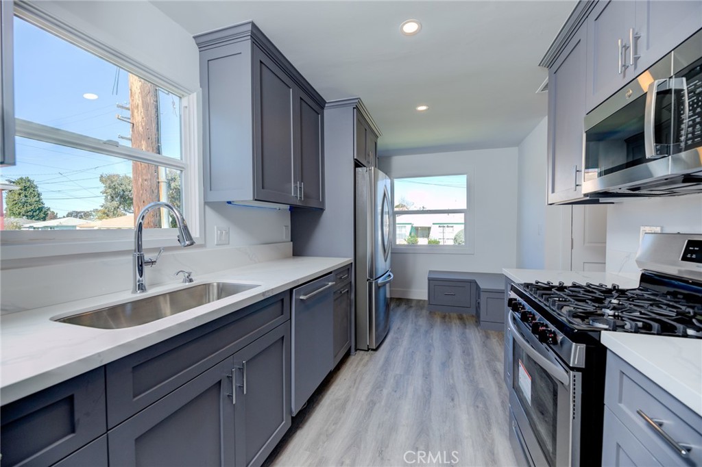 4548 W 156th Street