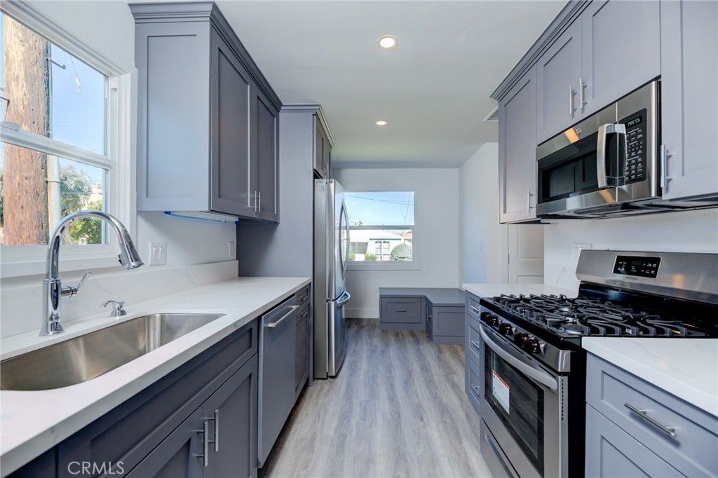 4548 W 156th Street