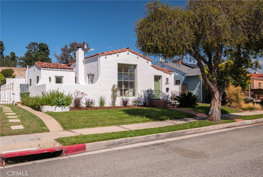 3033 Urban Avenue