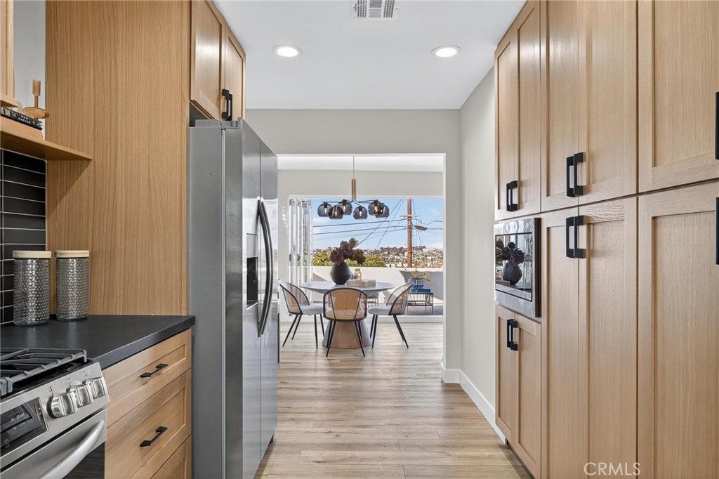 221 Via Los Miradores