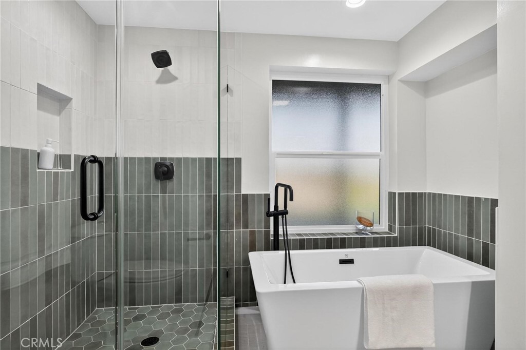 221 Via Los Miradores