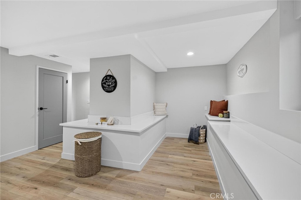 221 Via Los Miradores