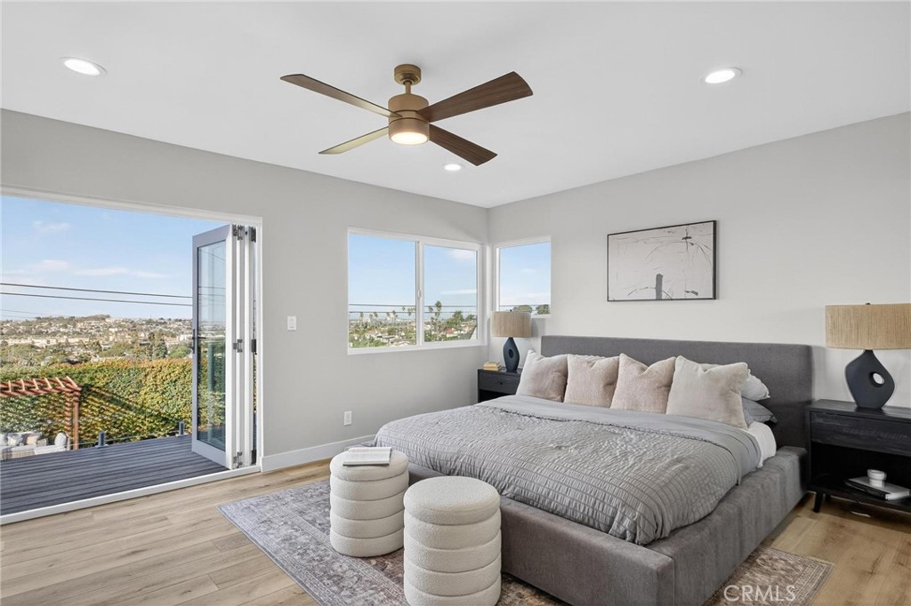 221 Via Los Miradores