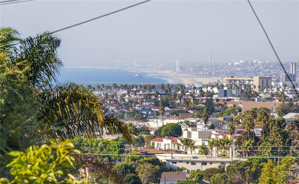 221 Via Los Miradores