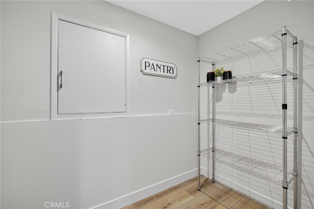 221 Via Los Miradores