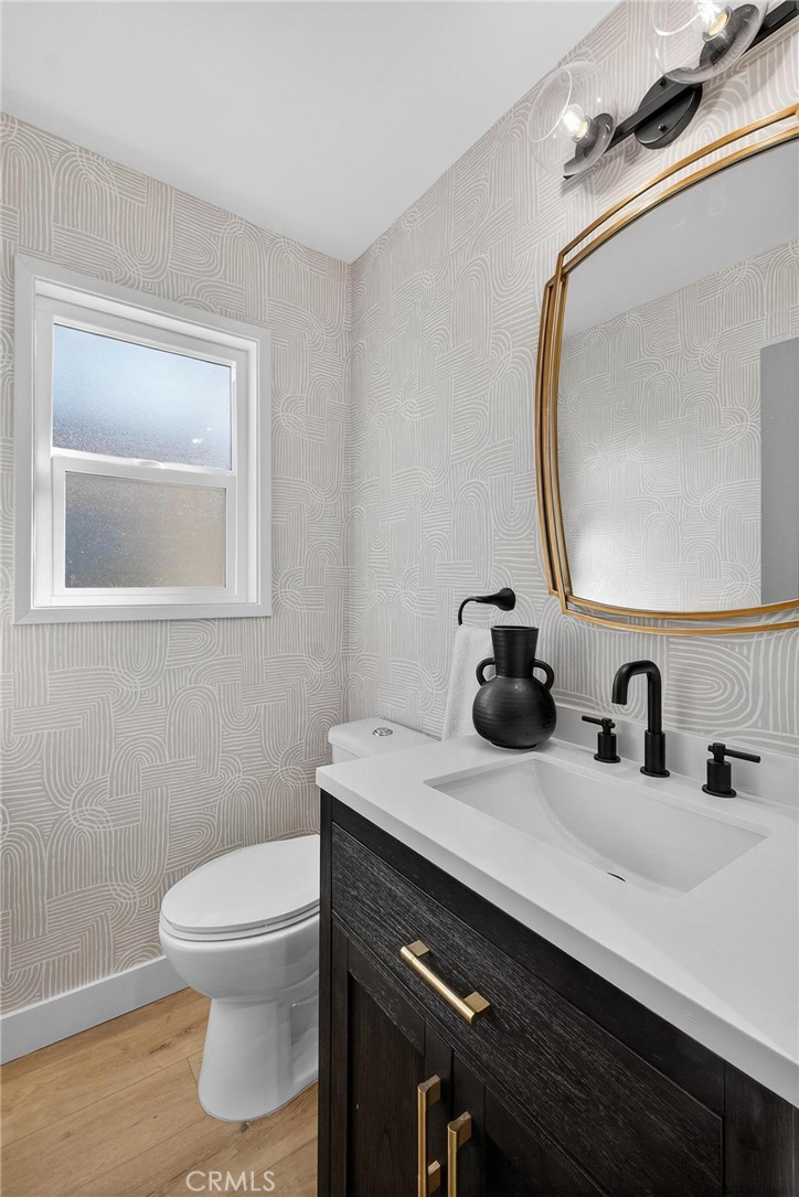 221 Via Los Miradores