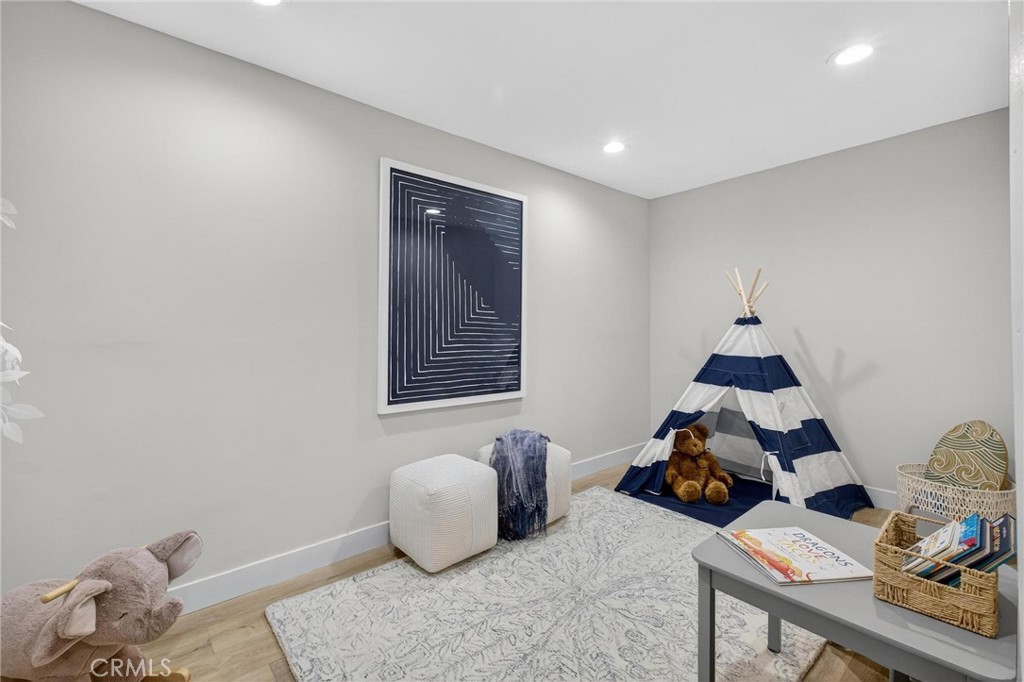 221 Via Los Miradores