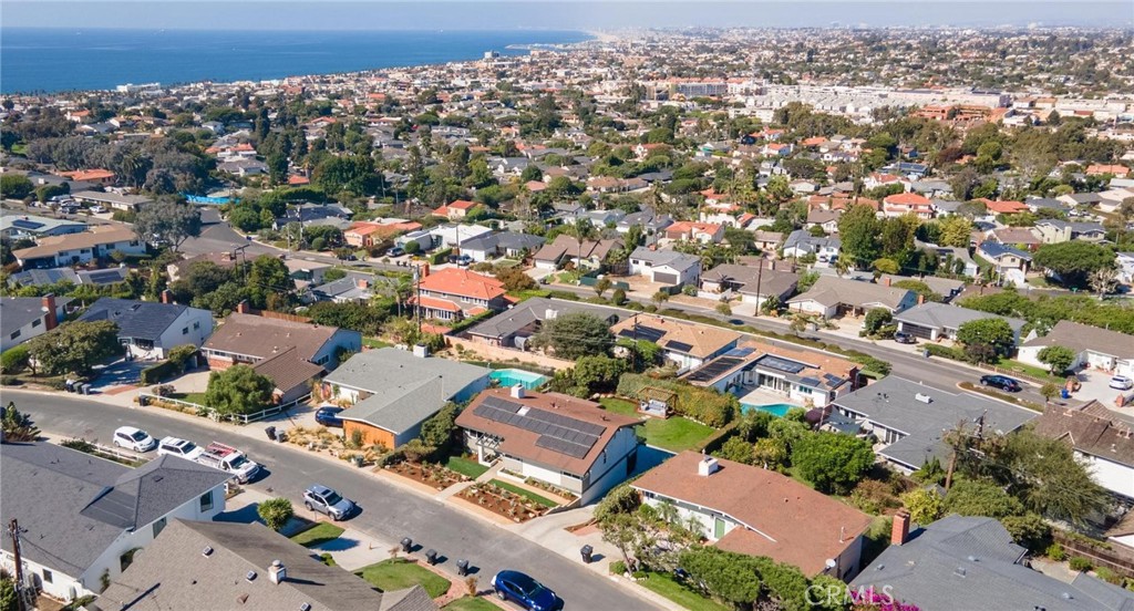 221 Via Los Miradores