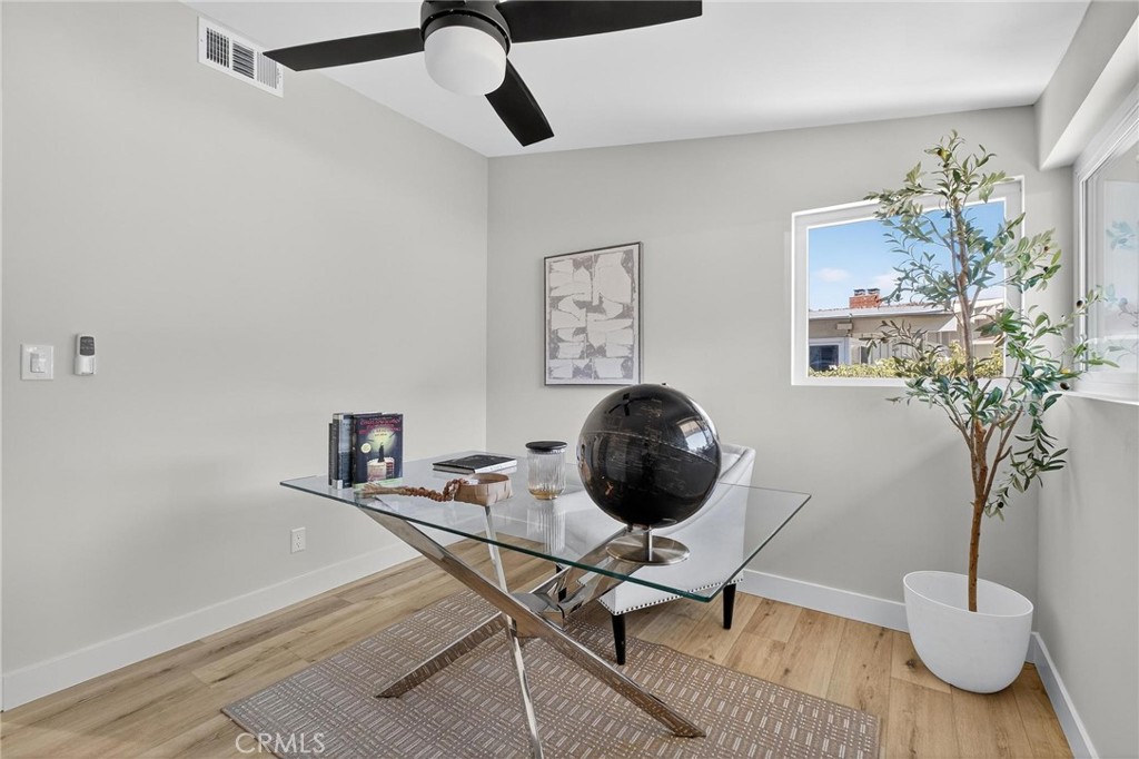 221 Via Los Miradores