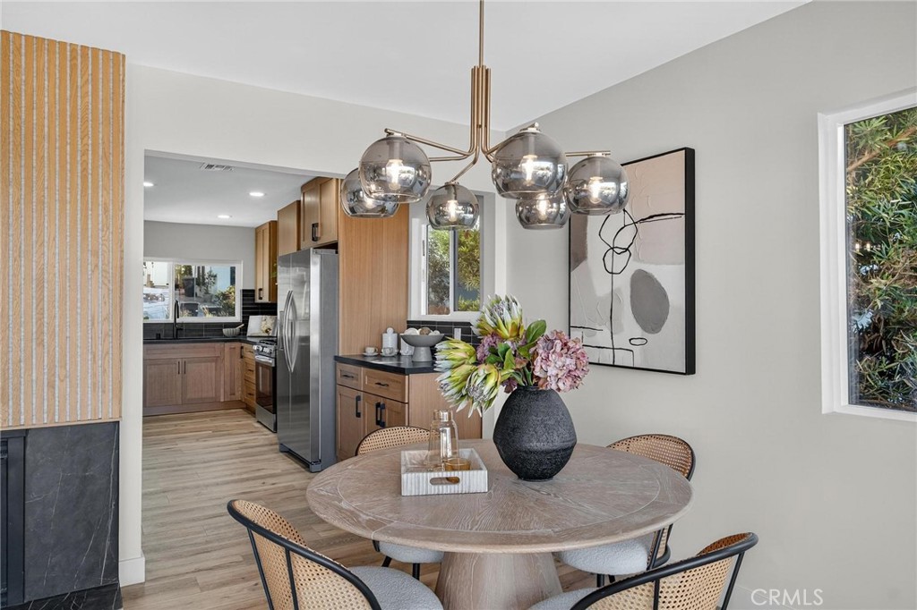 221 Via Los Miradores