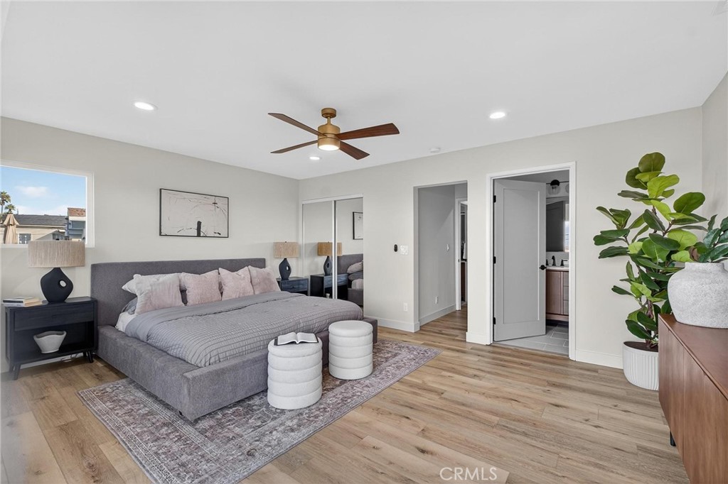 221 Via Los Miradores