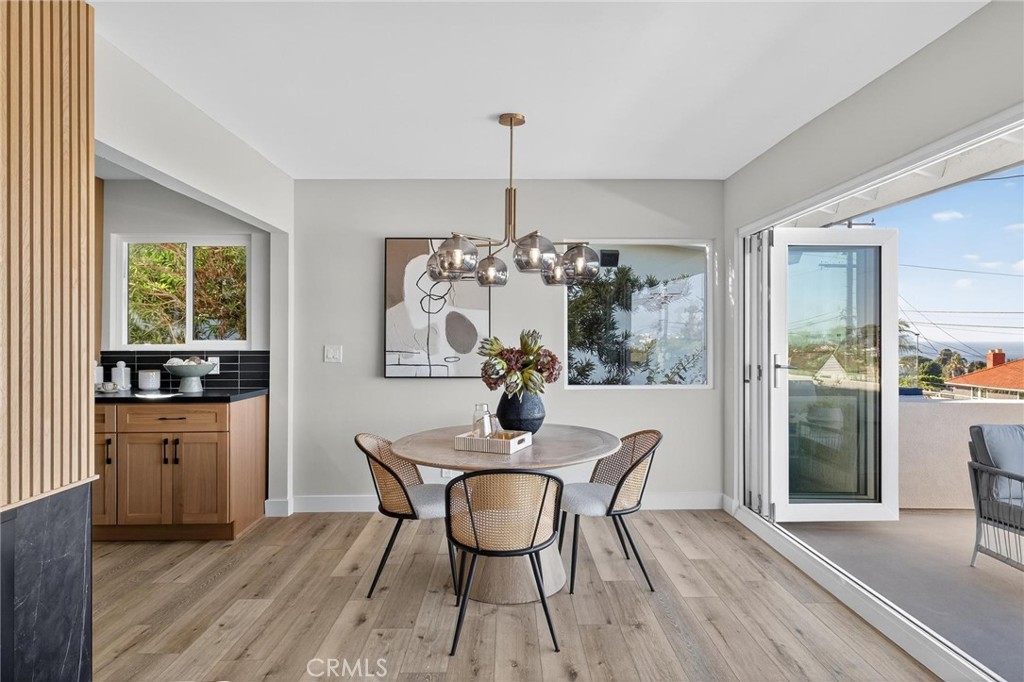 221 Via Los Miradores