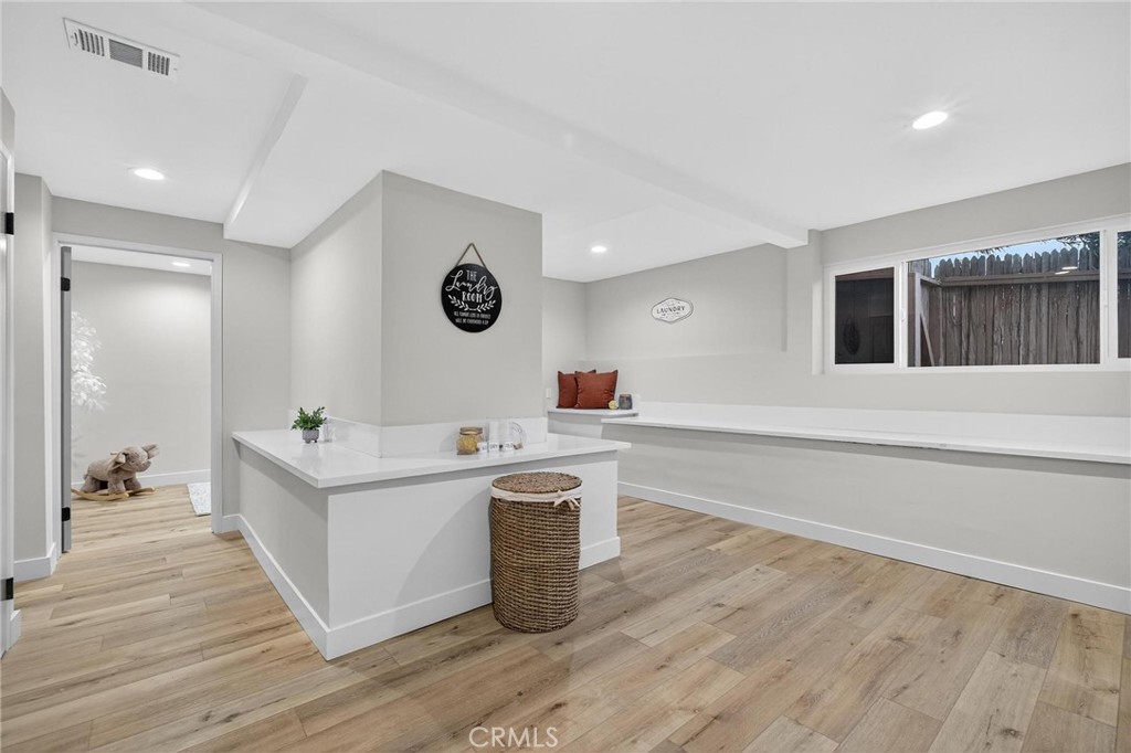 221 Via Los Miradores