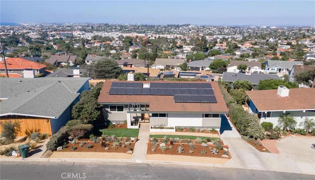 221 Via Los Miradores