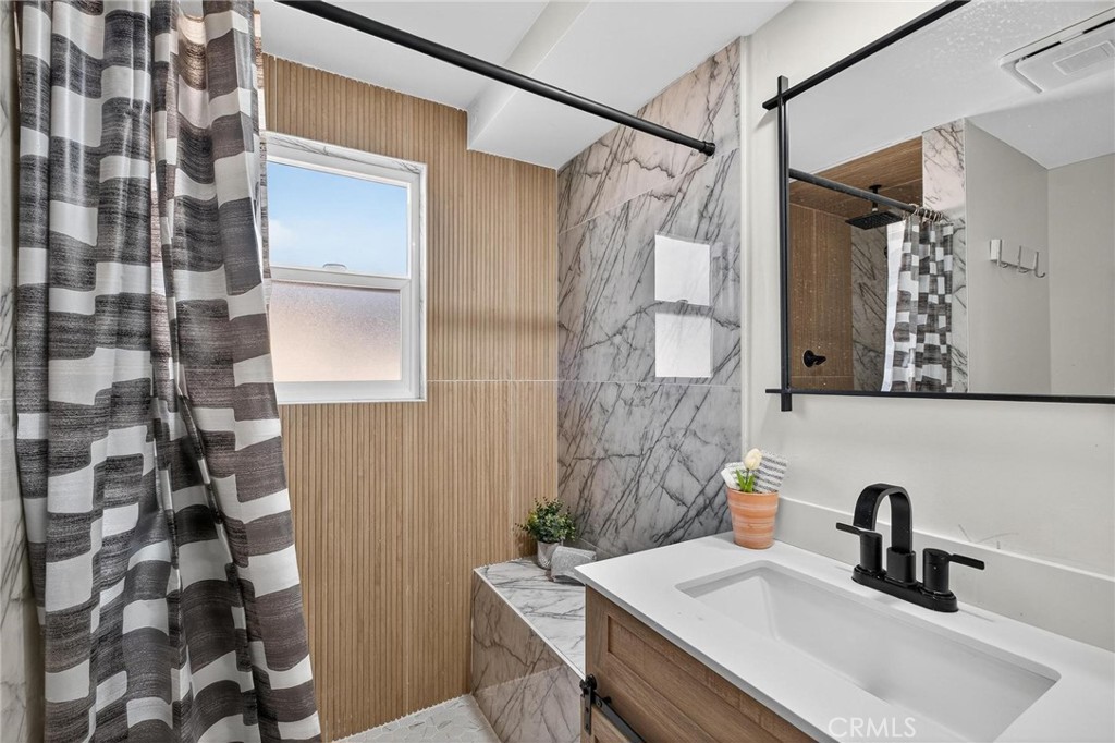 14903 S Normandie 204