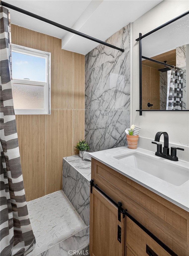 14903 S Normandie 204