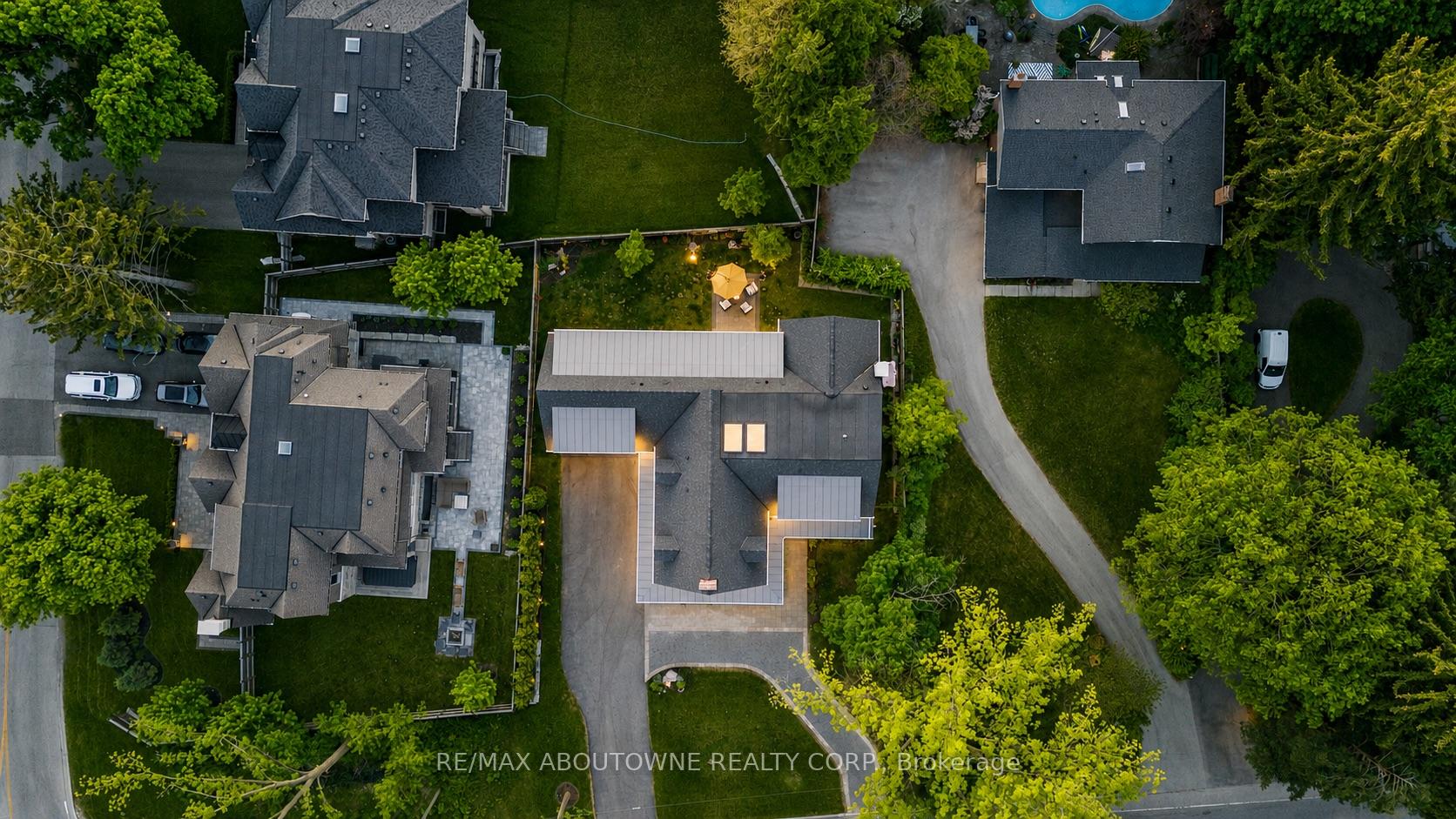 489 Lakeshore Road W