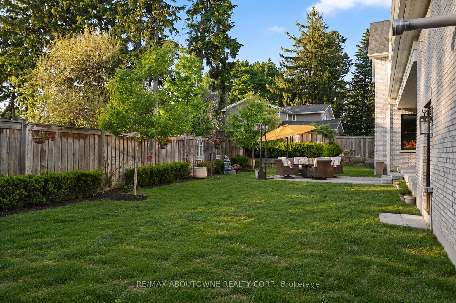 489 Lakeshore Road W