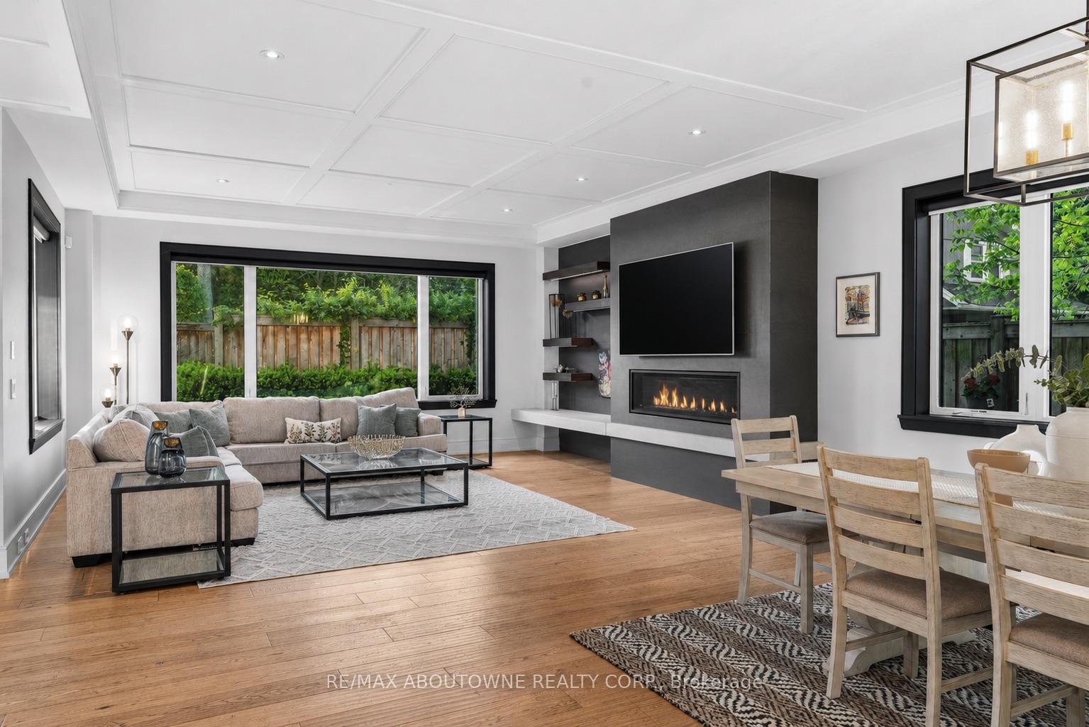 489 Lakeshore Road W