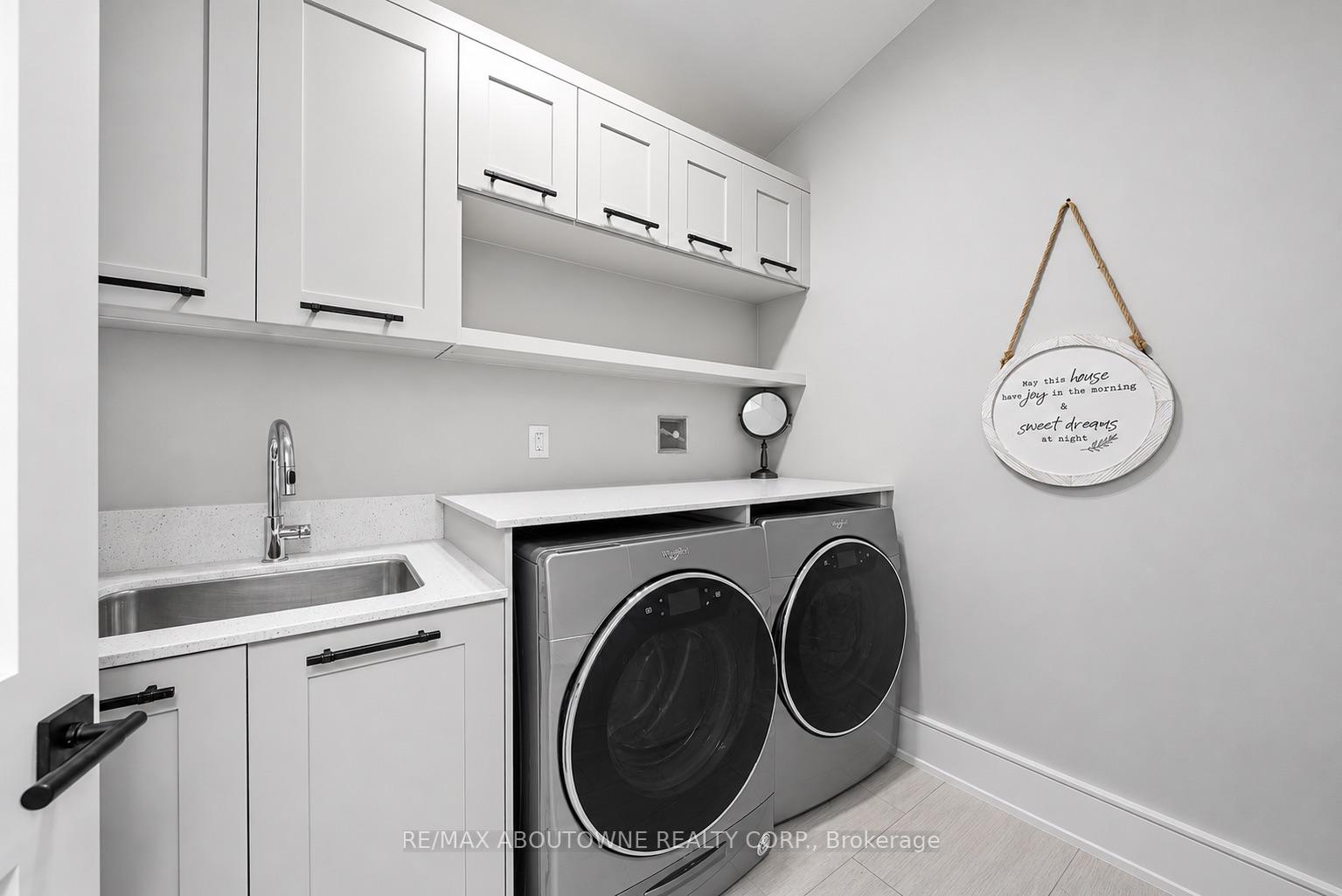 489 Lakeshore Road W